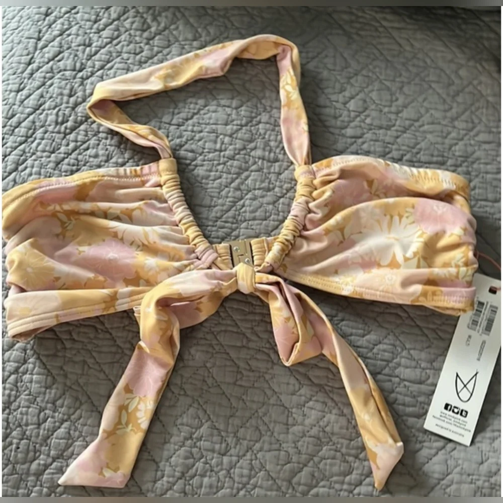 Brianna Halter Bikini Top
MINKPINK
Med New - Picture 4 of 6